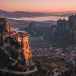 Tourism in Greece: Shorter Trips, Higher Spending, and New Challenges Ahead