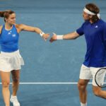 Maria Sakkari has gotten Greece off to a strong start in the United Cup tennis tournament, comfortably defeating Japan’s Naomi Osaka