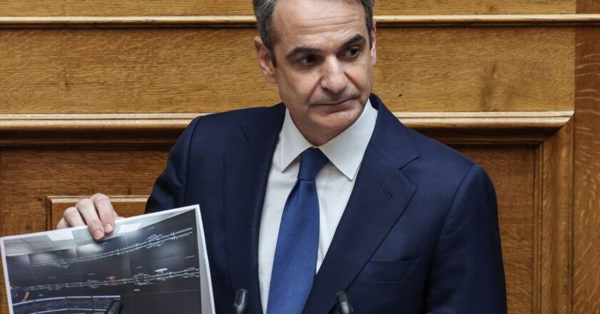 Greek government to face no-confidence vote over 2023 deadly train crash | Politics News