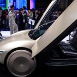 Why Tesla is facing a retail vs. institutional investor tug-of-war