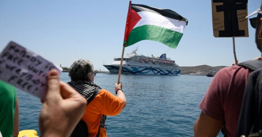 Protest against Israeli cruise ship sparks debate in Greece