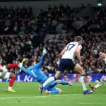 Arsenal restore five-point lead in title race, Liverpool leave it late