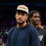 Devin Booker leaves Suns-Spurs injured