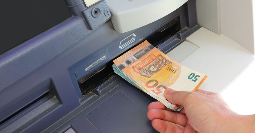 Greek government pledges action over ATM withdrawal fees