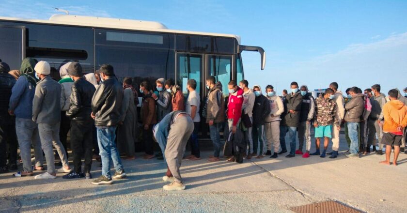 Politics: Greece relies on deterrence for repatriation centers