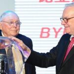 Charlie Munger once said finfluencers ‘mislead you on purpose’ — here’s the wealth-building plan he recommended instead