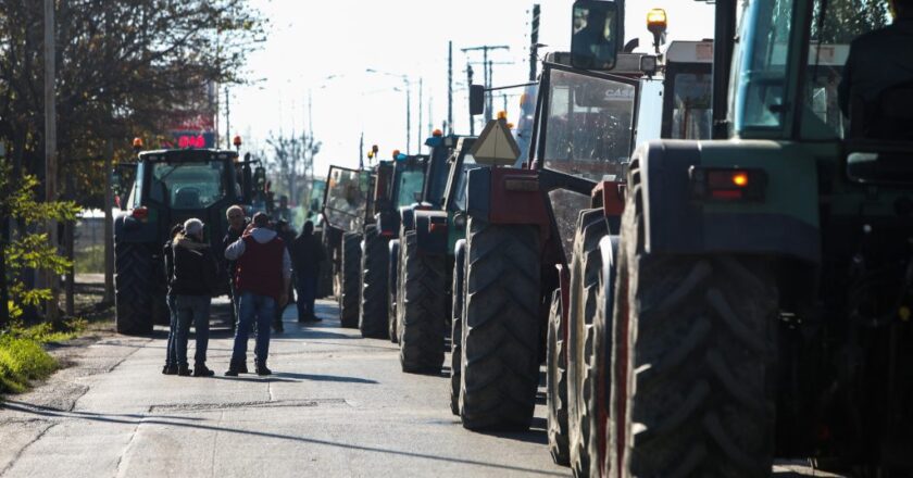 Farmers Escalate Nationwide Protests Across Greece With Road and Port Blockades