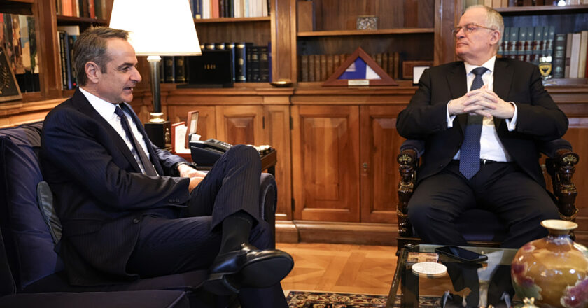 PM Urges EU-U.S. Dialogue in Meeting With Greek President