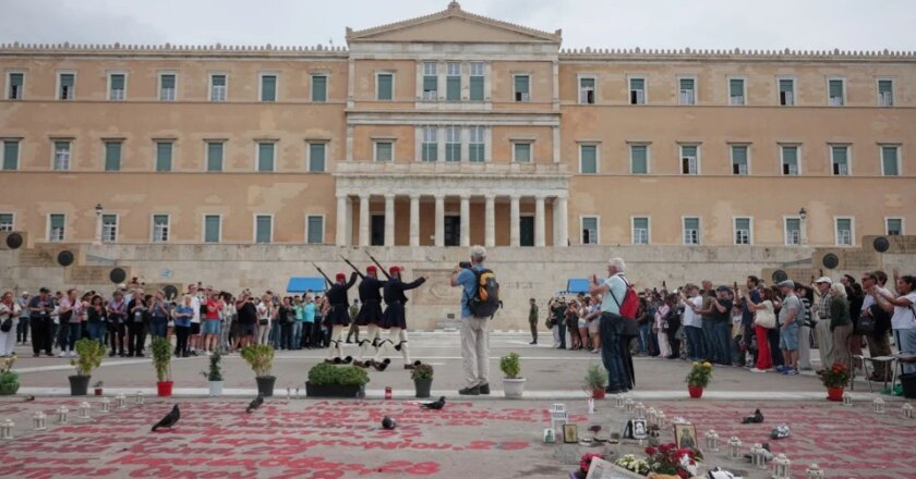 The inherent nature of Greek divisiveness