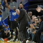 Steph Curry mimics Carmelo Anthony on Warriors’ sideline – NBC Sports Bay Area & California