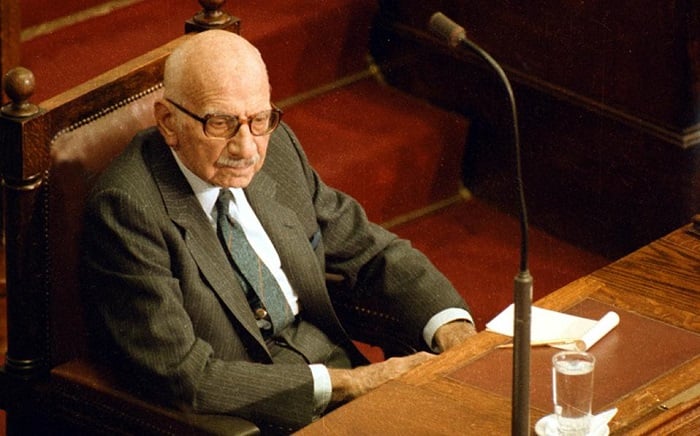 Speaking English Using Only Greek Words: Zolotas’ Historic Speech