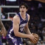 Raynaud posts double-double as Kings fall to Atlanta Hawks