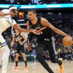 Spurs maul Bucks to extend NBA winning streak to 8 games