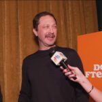 Talking ’70s fashion, music, & more with the cast of Broadway’s ‘Dog Day Afternoon’ – NBC New York