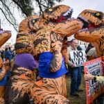 Several thousand pack north Spokane park for music, food and sign waving for ‘No Kings’ protest