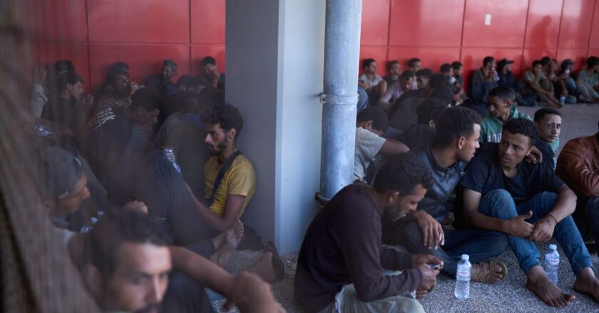 Hundreds of migrants moved from Crete to Greek mainland