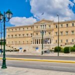 Greece’s Private Debt Hits €407.6 Billion, Report Warns