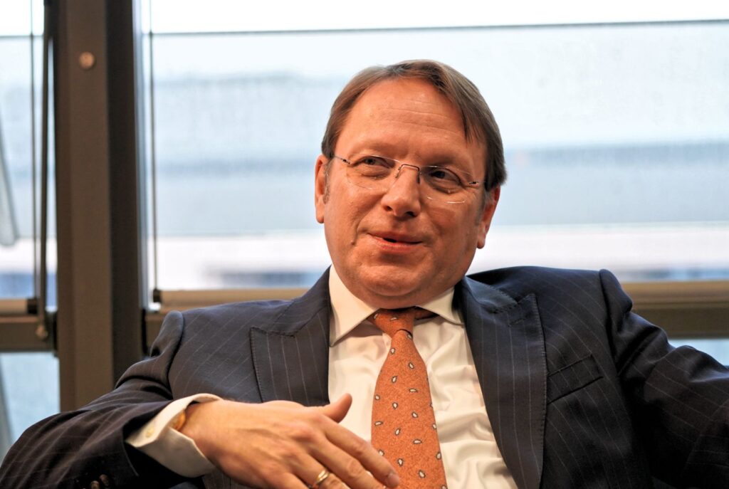 Greek PM denounces Várhelyi’s ‘specific agenda’ on vaccines amid sheep-pox outbreak