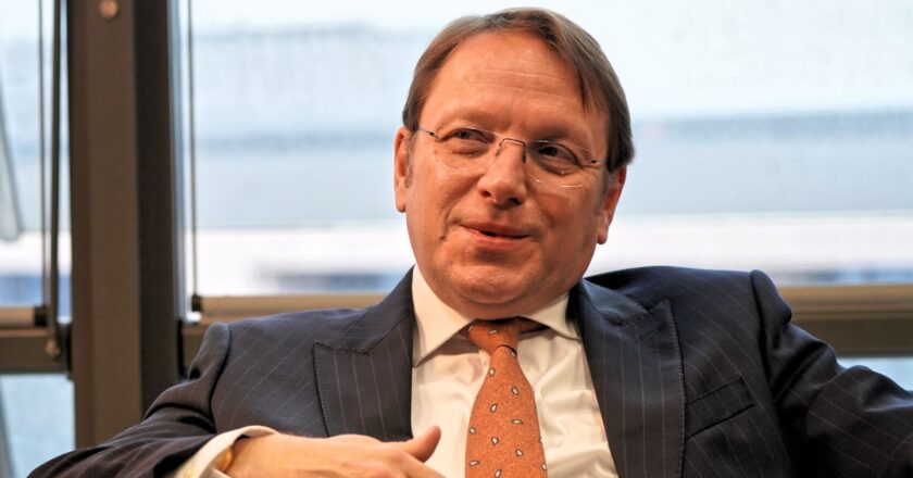 Greek PM denounces Várhelyi’s ‘specific agenda’ on vaccines amid sheep-pox outbreak