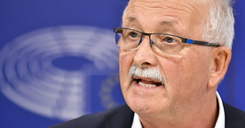 S&D chief urges EPP’s Weber to refresh his memory of Greek economy