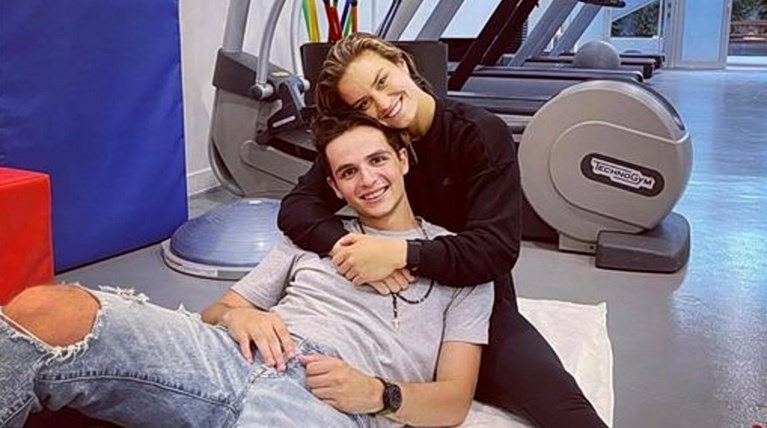 New Year Coffee Blends Politics and Family News for Mitsotakis