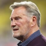 Tottenham consider appointing Glenn Hoddle as interim manager