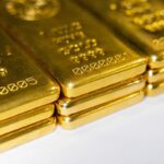 Gold Drops as Oil Surge Stokes Fears of Higher Interest Rates