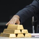Gold Declines as US and Iran Offer Divergent Routes to End War
