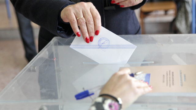 Opinion Poll: New Democracy at 29.7% in voting intention, holding a 16.1-point lead over a stagnant PASOK; Gains for Greek Solution and Plevsi