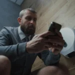 Study finds phone use on the toilet may cause painful medical condition