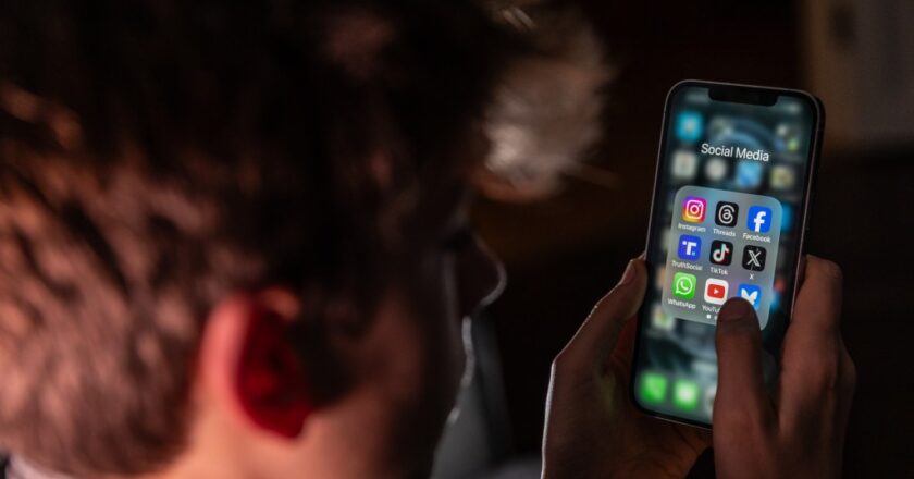 Greece To Ban Social Media For Under-15s From 2027