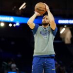 Steph Curry returns to Warriors on minutes restriction as team eyes postseason push