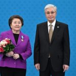 Head of State awards scientists, hands over keys to apartments