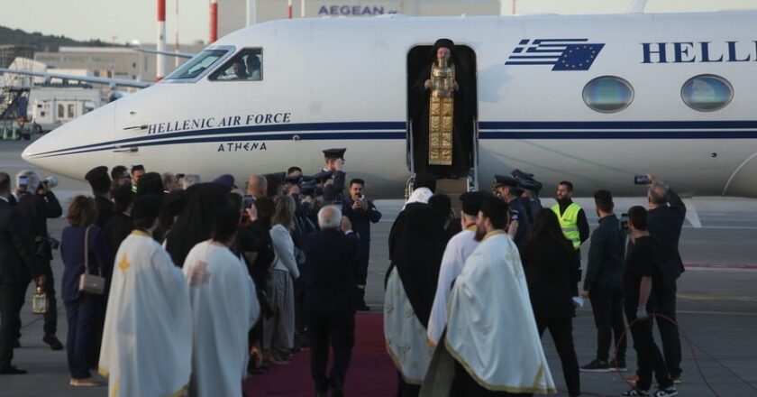 Special Flights to Transport Holy Light Across Greece Ahead of Easter Sunday