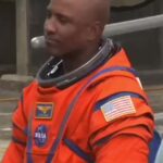 @knoah85 The pilot of the Artemis 2 Victor Glover said goodbye to his wife and d…