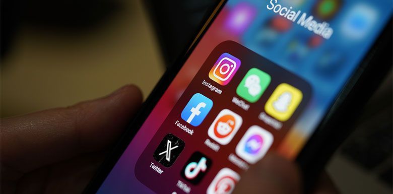 Greece bans social media for under 15